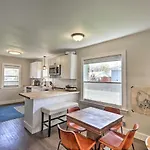Luxe Glacier Getaway Walk To Downtown Kalispell!