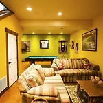 The Roost Lodge