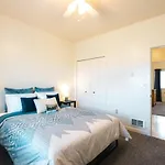 Peaceful Townhome Enclosed Garage Fast Wifi