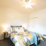 Peaceful Townhome Enclosed Garage Fast Wifi