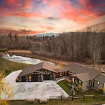 River\'S Edge Riverfront With Hot Tub Sauna & Game Room