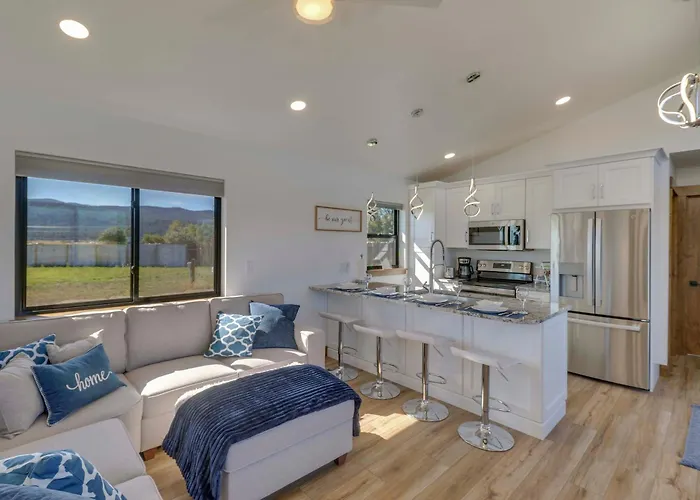 Tiny Home Cabin With Mtn View Near Flathead Lake!