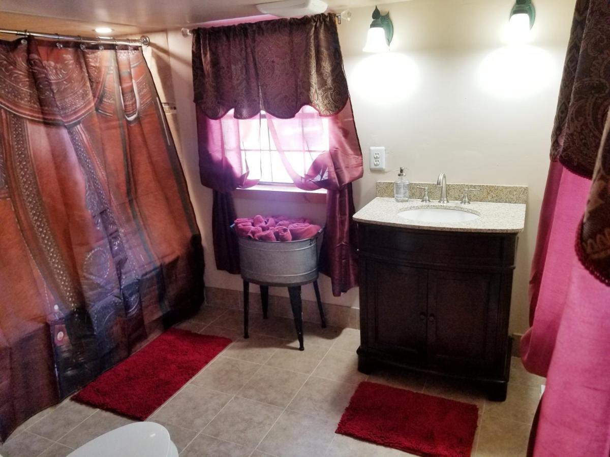 Lonesome Dove Ranch Bed & Breakfast 2*