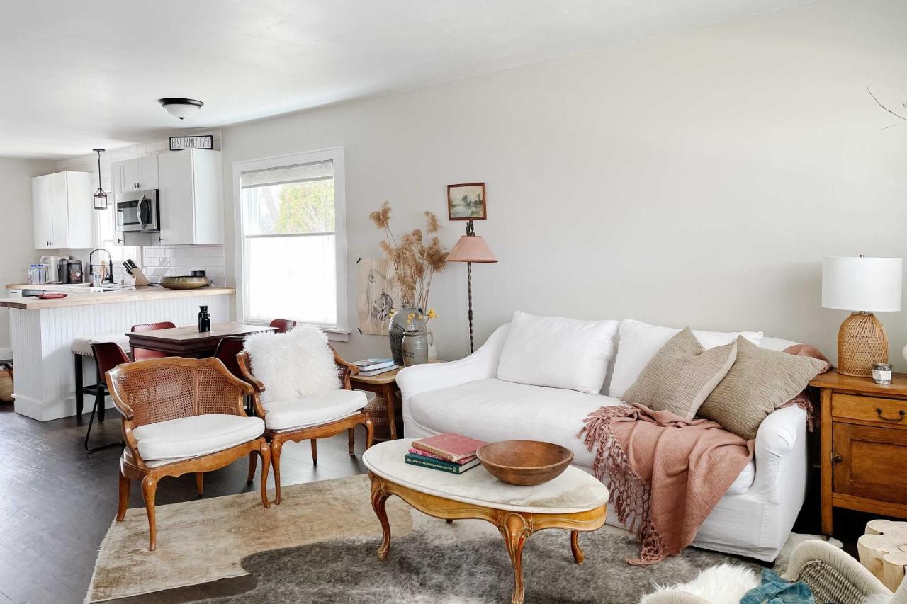 Luxe Glacier Getaway Walk To Downtown Kalispell! *