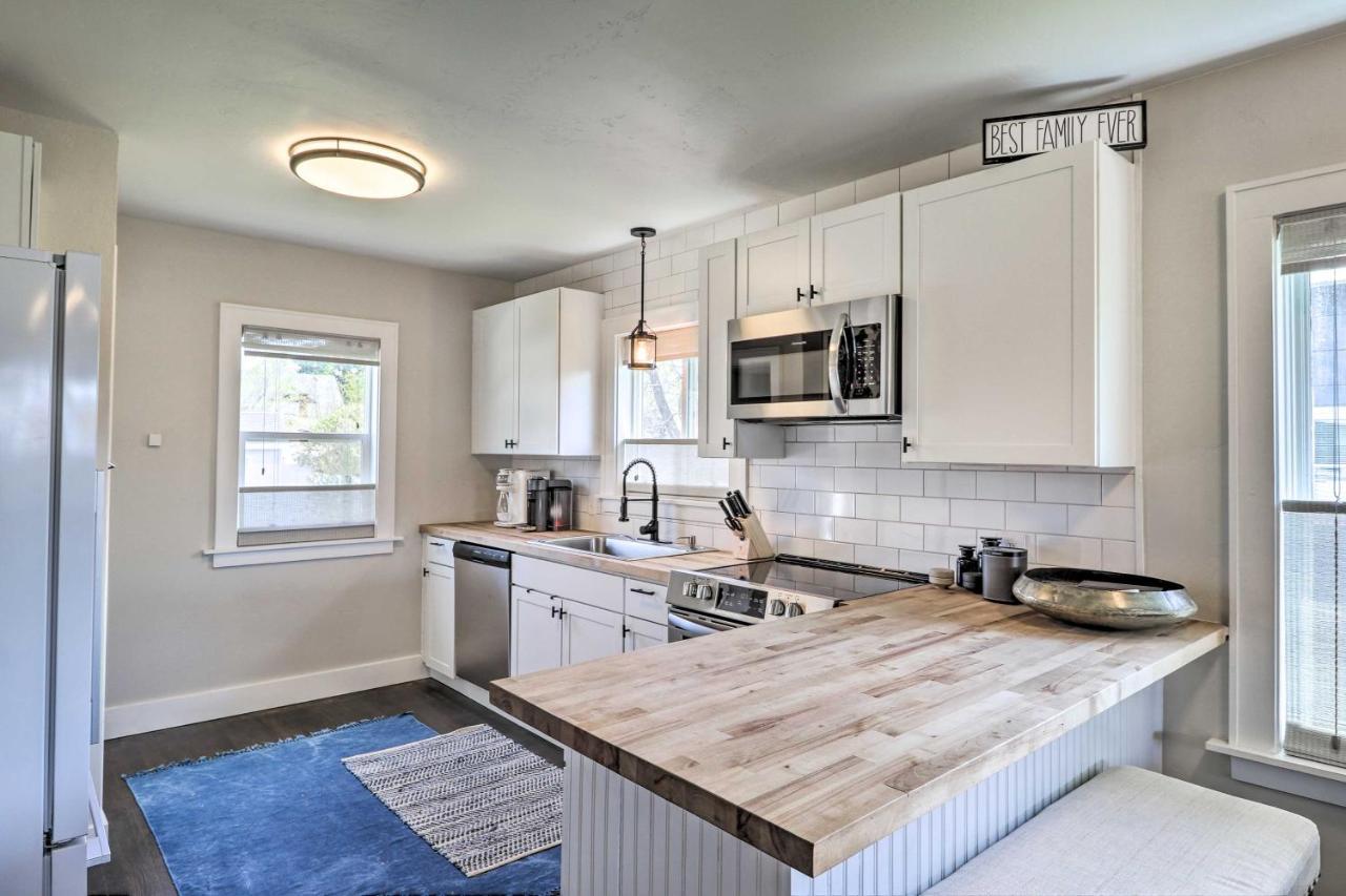 Holiday home Luxe Glacier Getaway Walk To Downtown Kalispell!