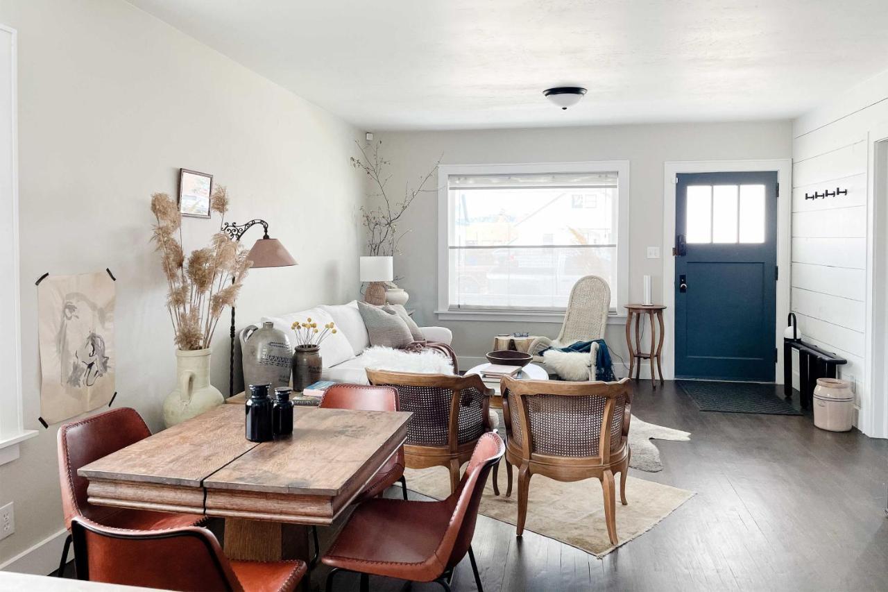 Luxe Glacier Getaway Walk To Downtown Kalispell!