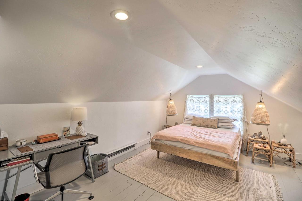 Luxe Glacier Getaway Walk To Downtown Kalispell! Holiday home