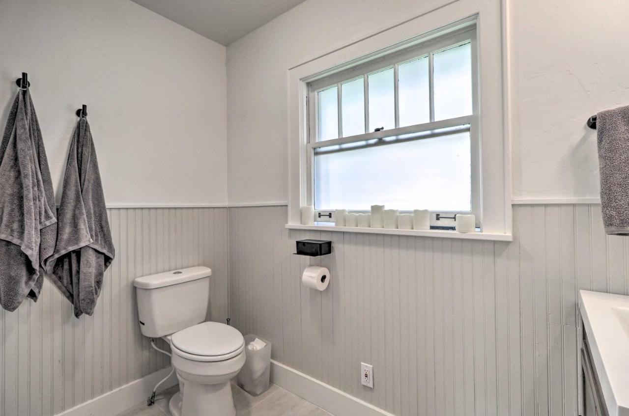 Luxe Glacier Getaway Walk To Downtown Kalispell! Holiday home