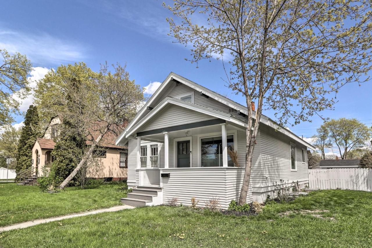 Luxe Glacier Getaway Walk To Downtown Kalispell! Holiday home *