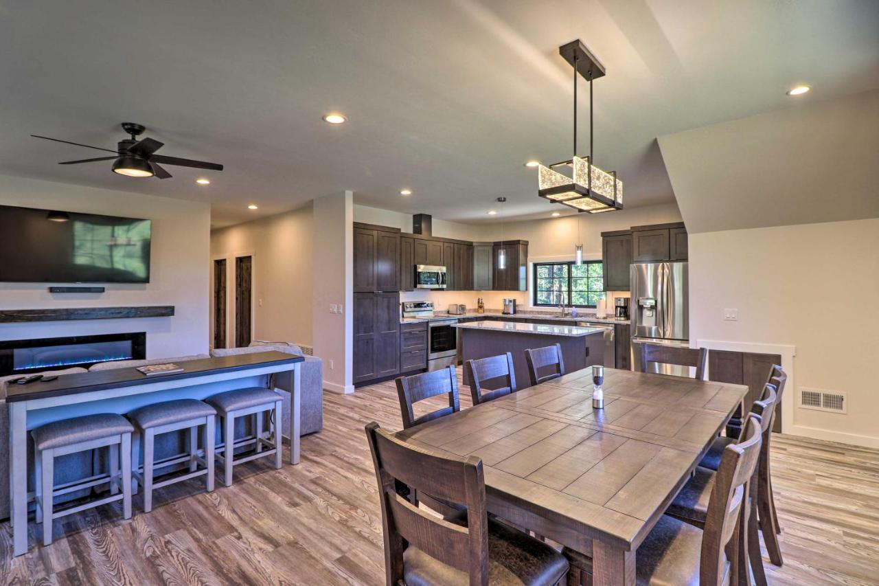 Holiday home Modern Retreat 37 Mi To Glacier Np