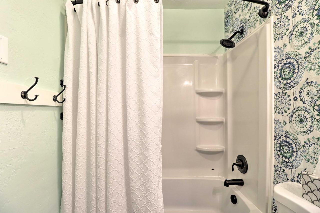 Comfy And Cozy Walk To Downtown Holiday home Kalispell