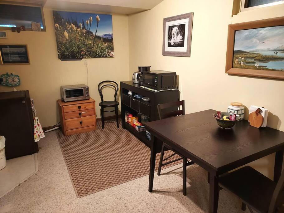 Swan Mountain View-private Basement Suite/10 Acres Apartment *