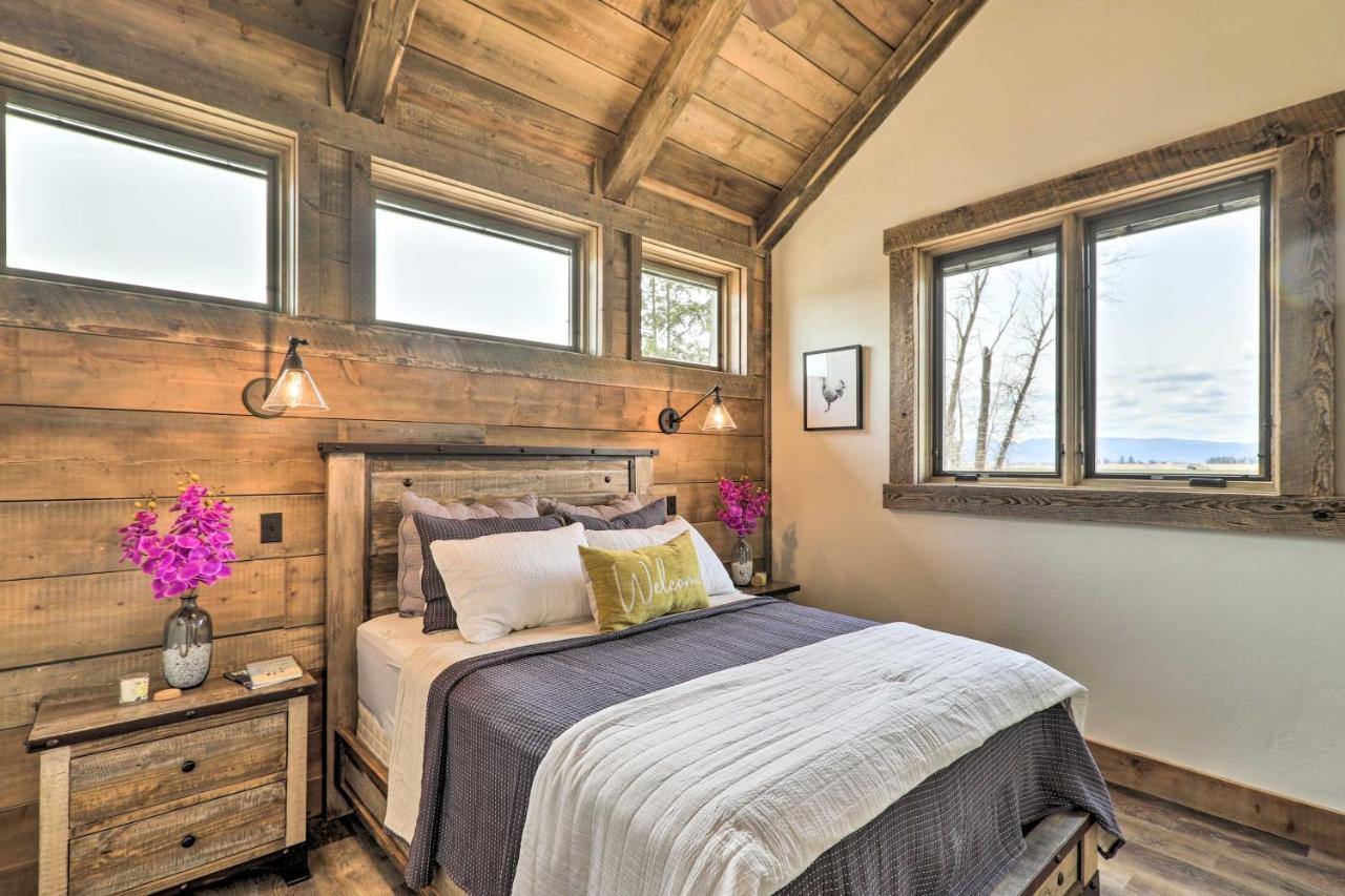 Holiday home Stunning On 30-acre Farm!