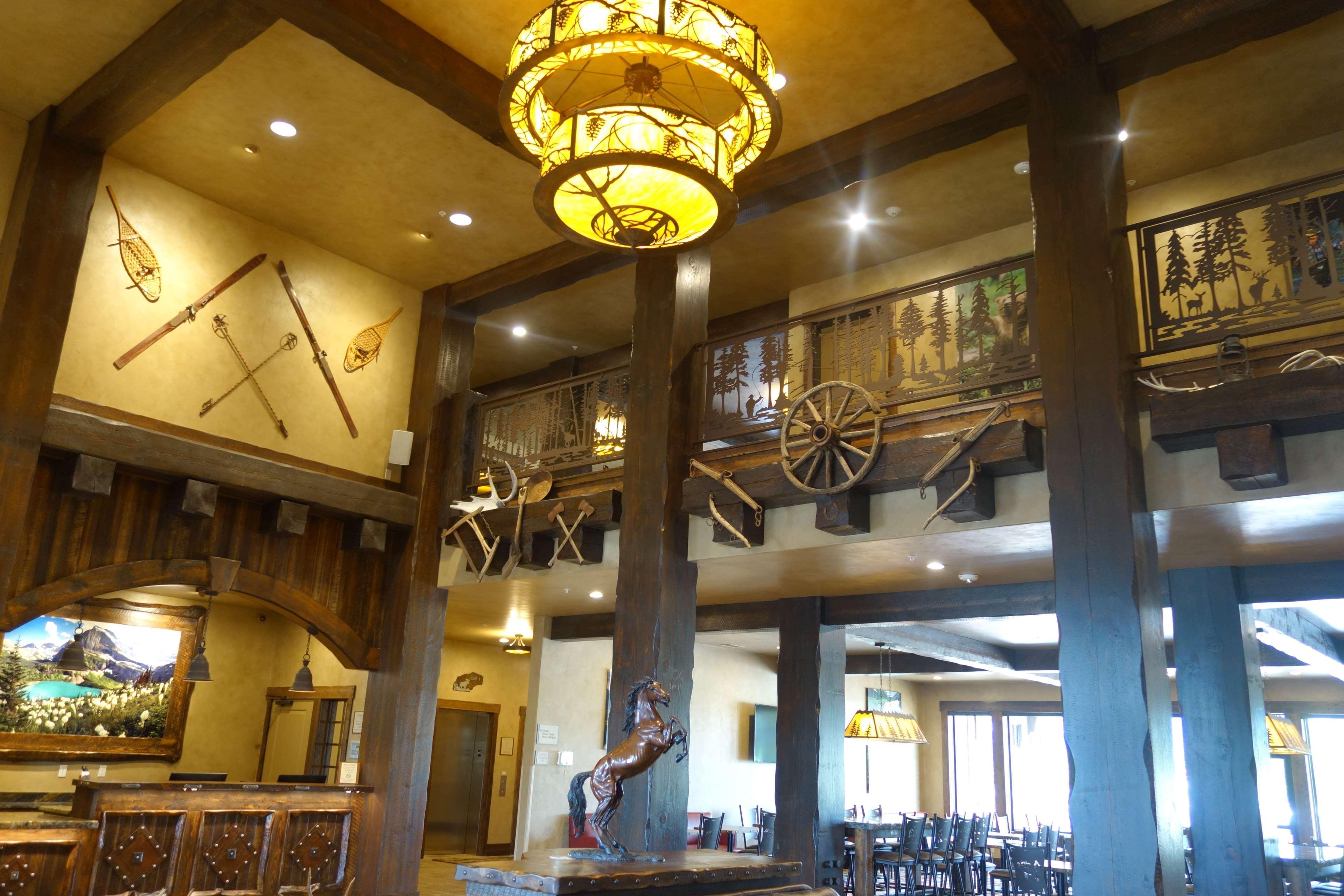 Glacier International Hotel