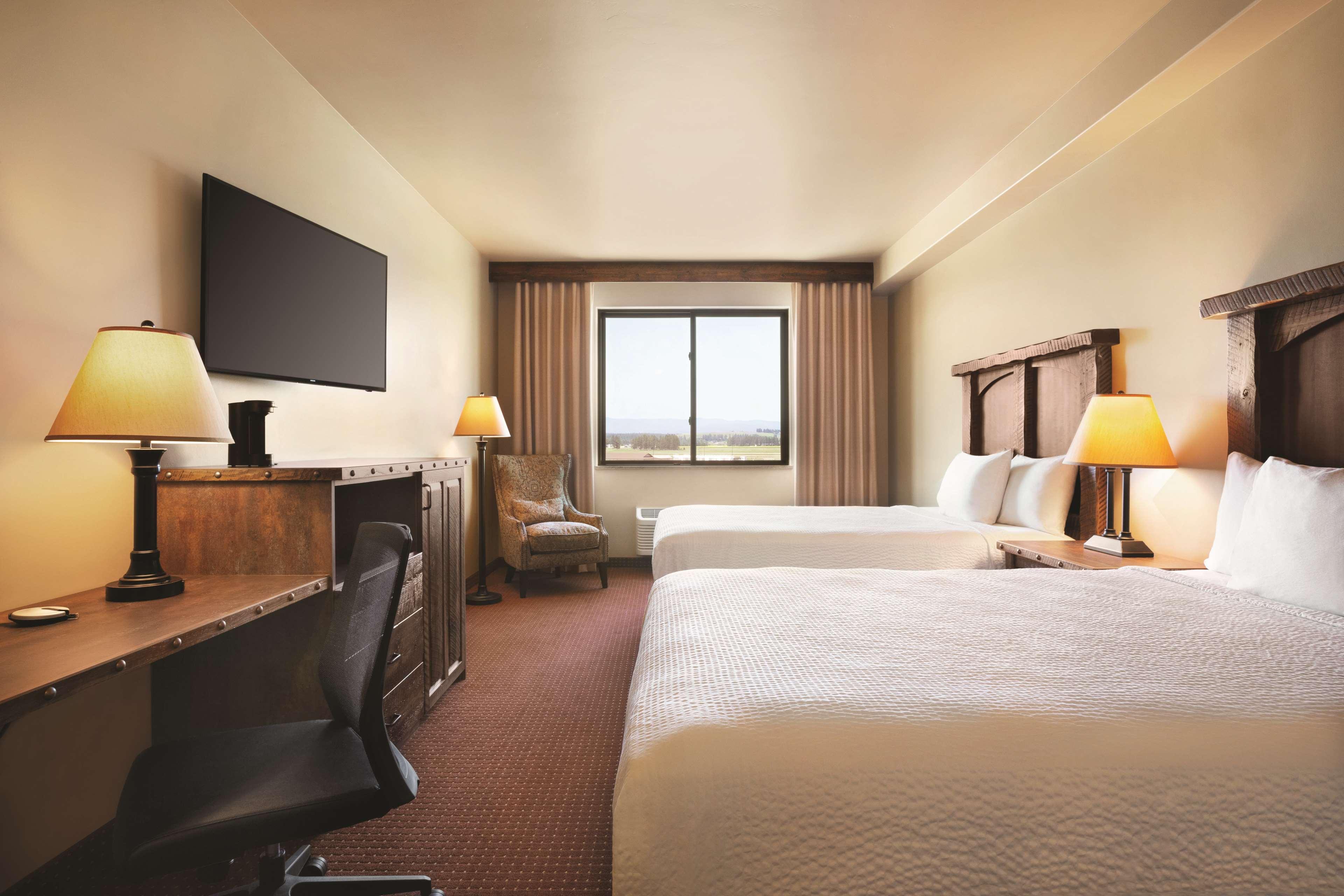 Glacier International Hotel