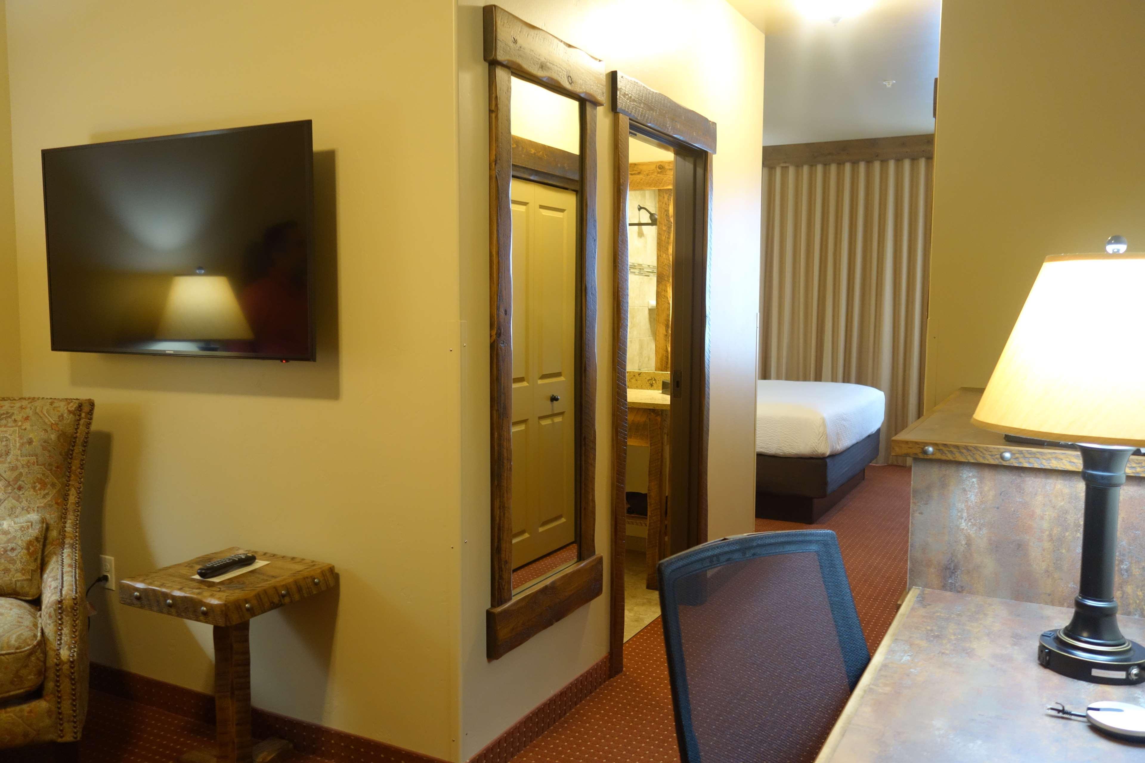 Glacier International Hotel 2*