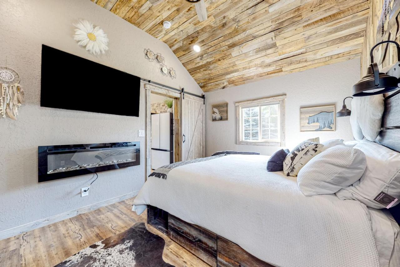 The Montclair Drive Delight Holiday home