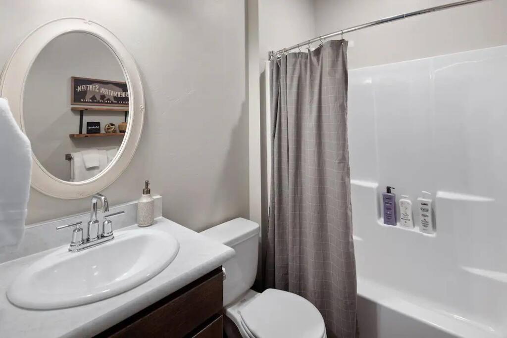 Modern Montana Getaway - The Comforts Of Home! Holiday home