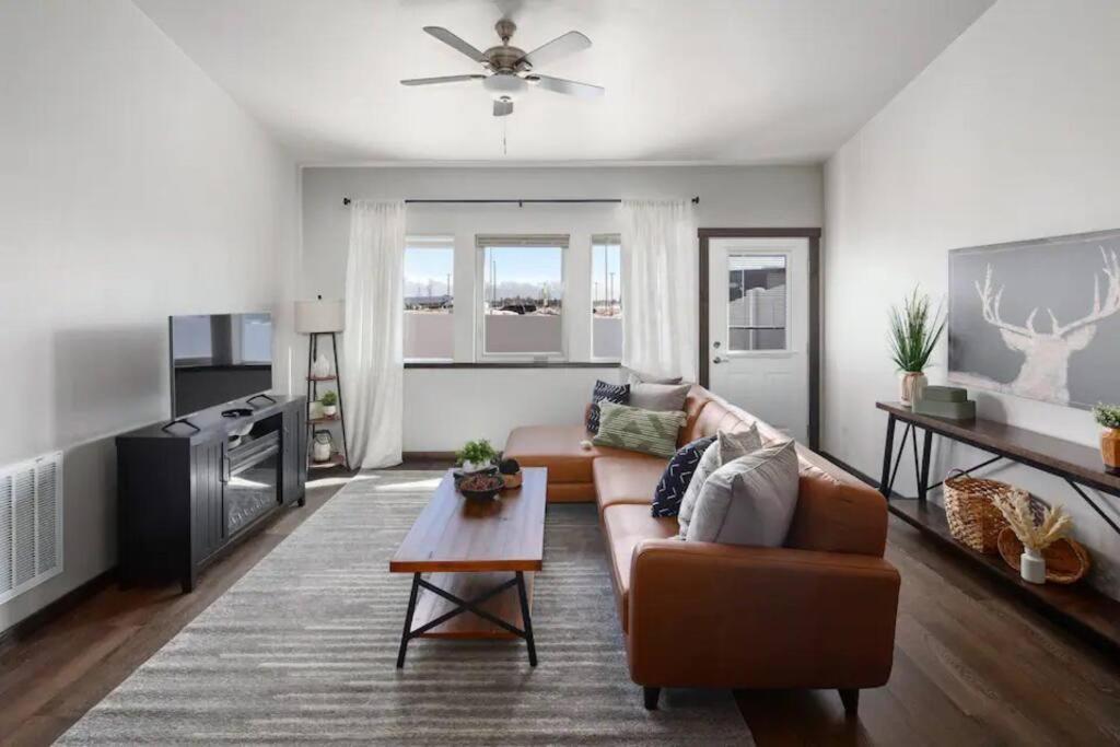 Modern Montana Getaway - The Comforts Of Home! Holiday home *