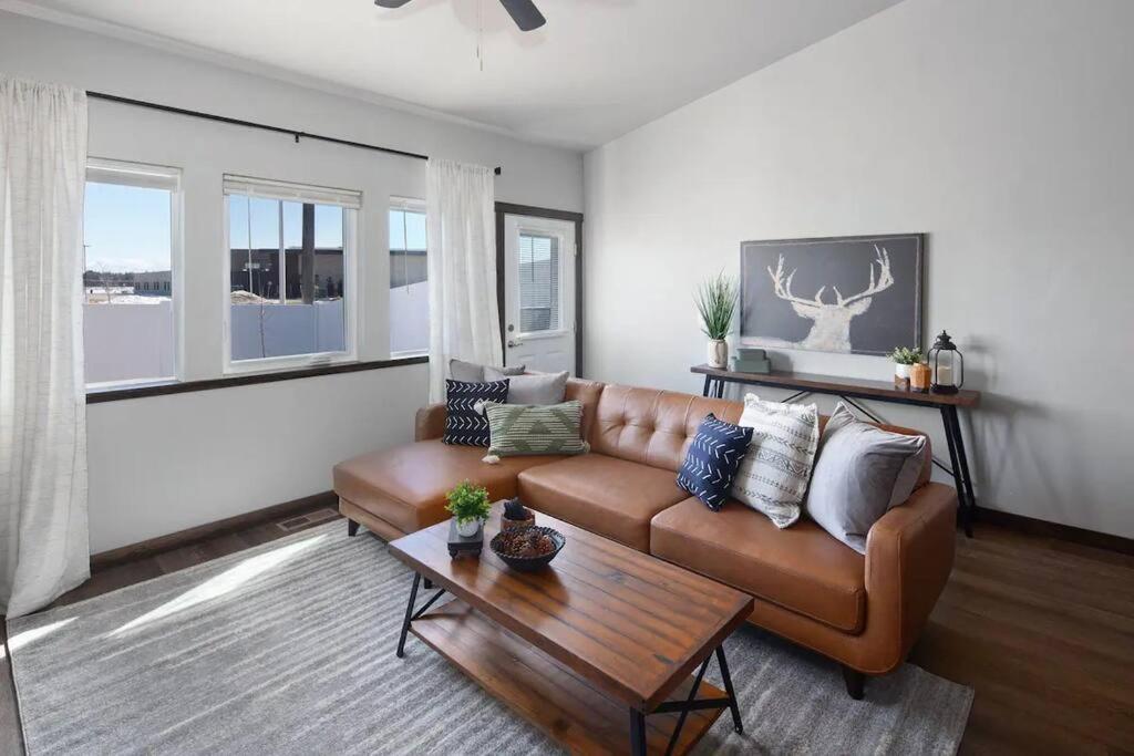 Modern Montana Getaway - The Comforts Of Home! * Kalispell
