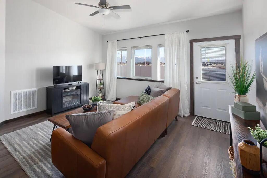 Modern Montana Getaway - The Comforts Of Home! *
