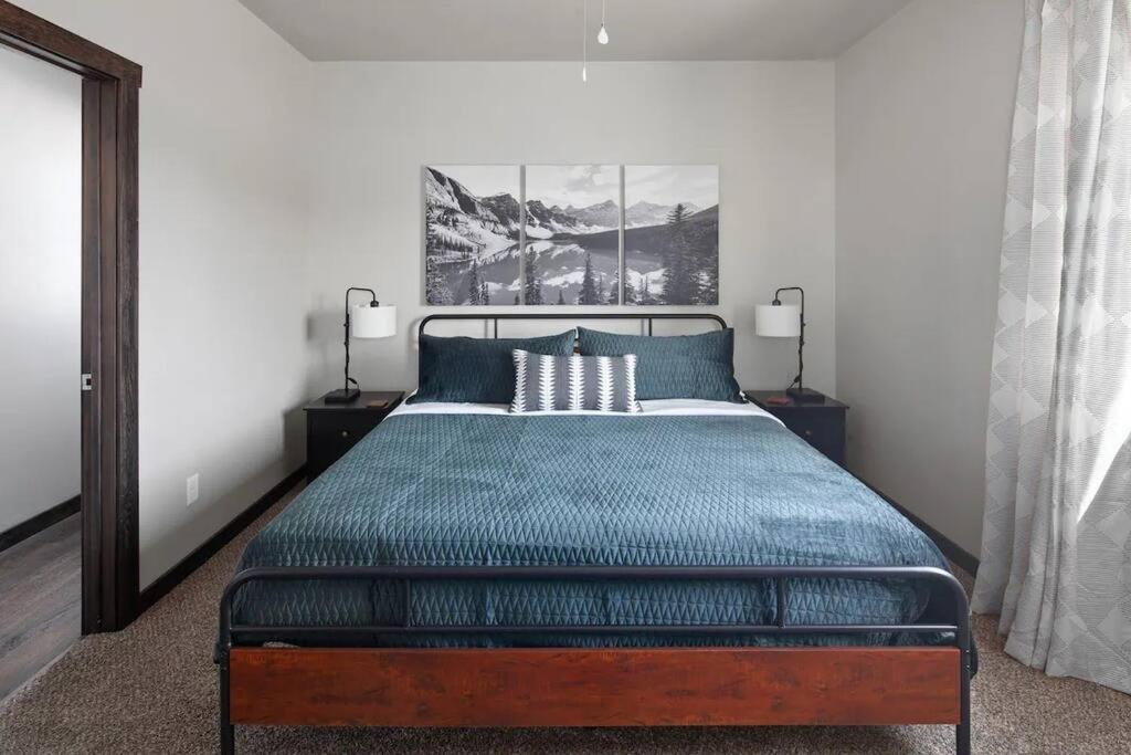 Modern Montana Getaway - The Comforts Of Home! * Kalispell