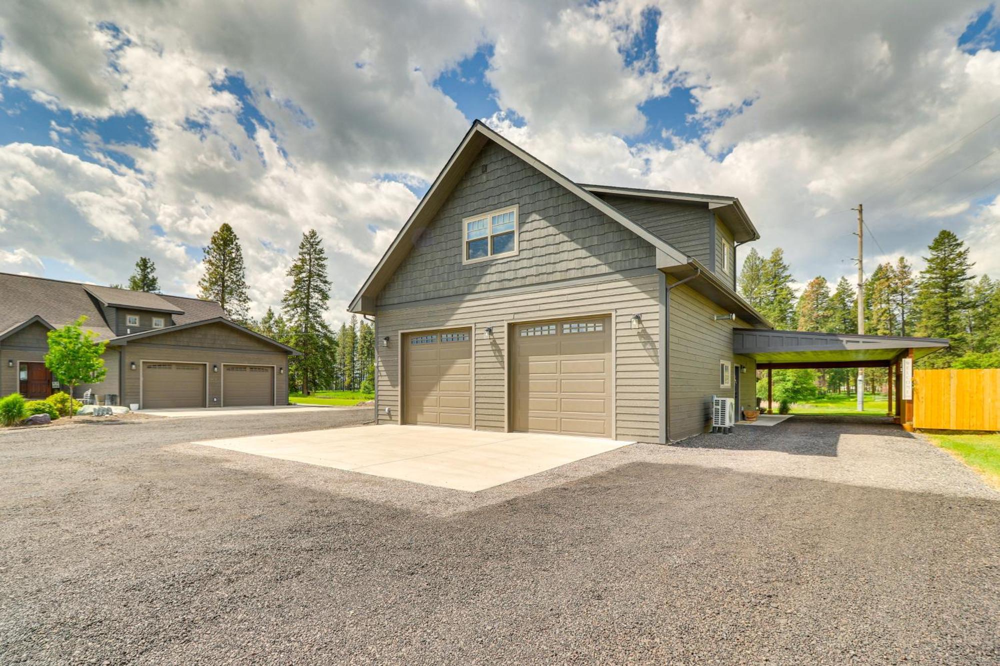 Creekside In On 5 Acres *