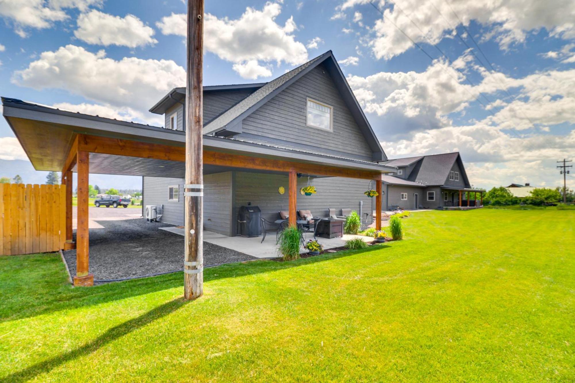 Creekside In On 5 Acres