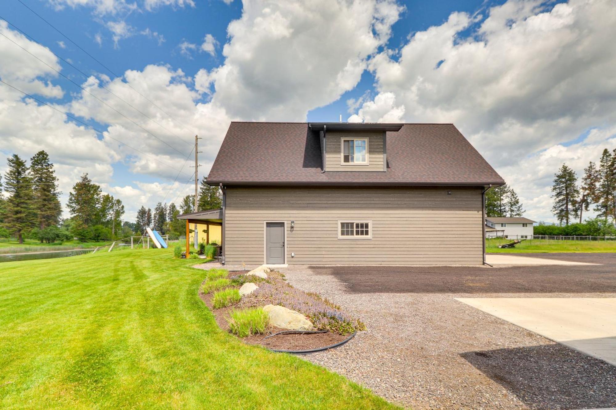 Creekside In On 5 Acres Apartment