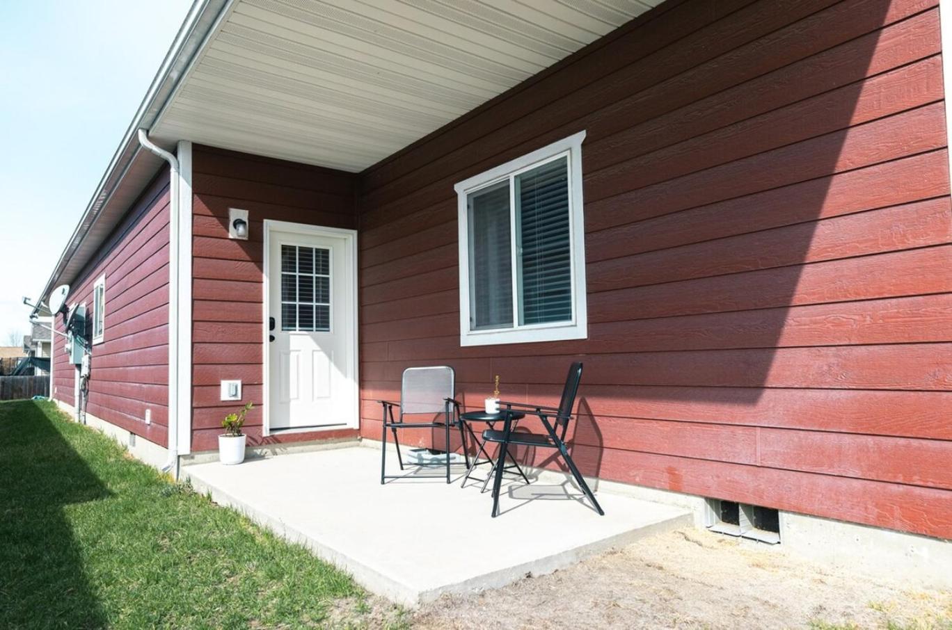 Peaceful Townhome Enclosed Garage Fast Wifi * Kalispell