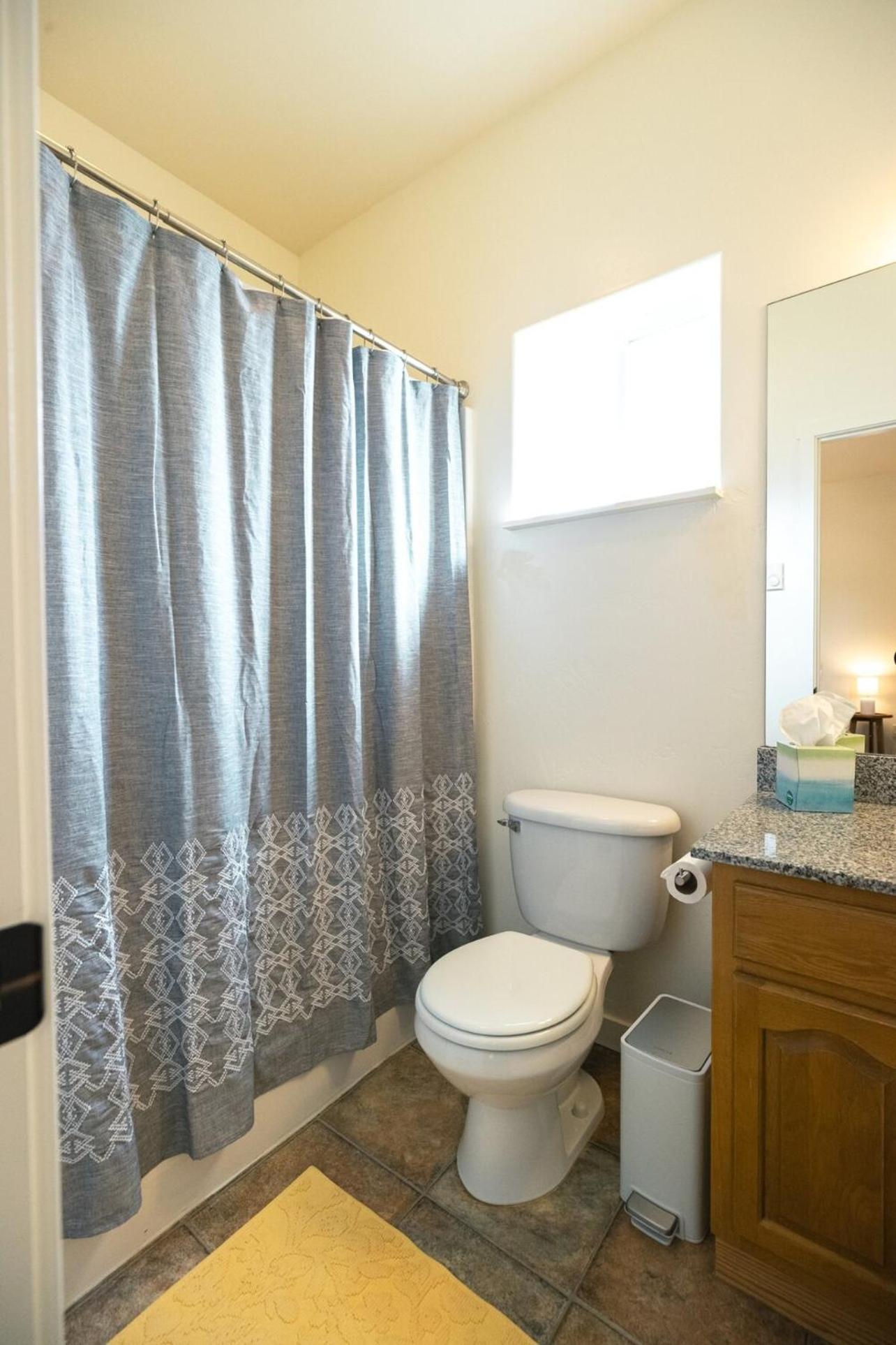 Peaceful Townhome Enclosed Garage Fast Wifi Kalispell