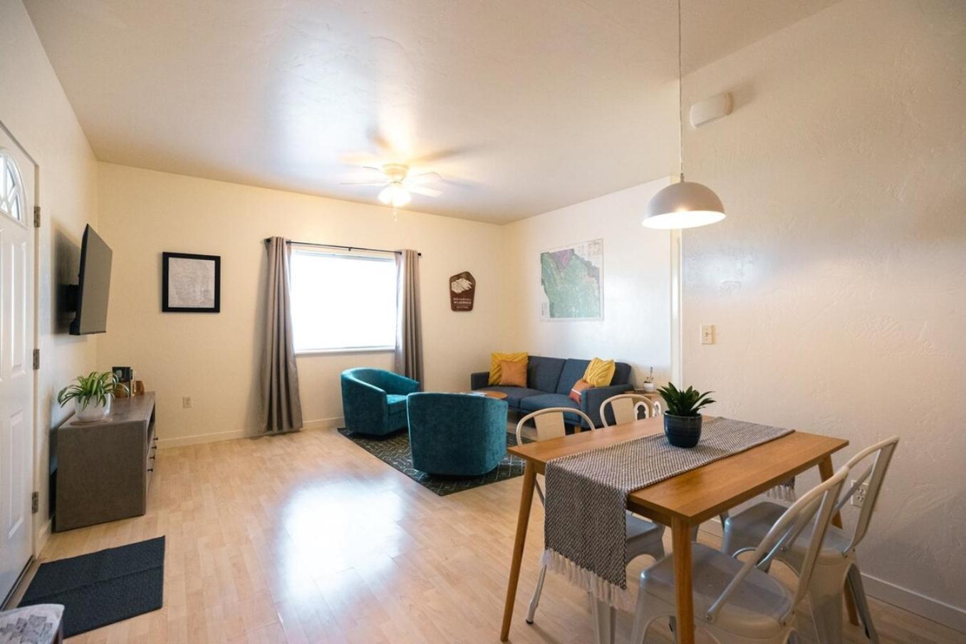 Peaceful Townhome Enclosed Garage Fast Wifi