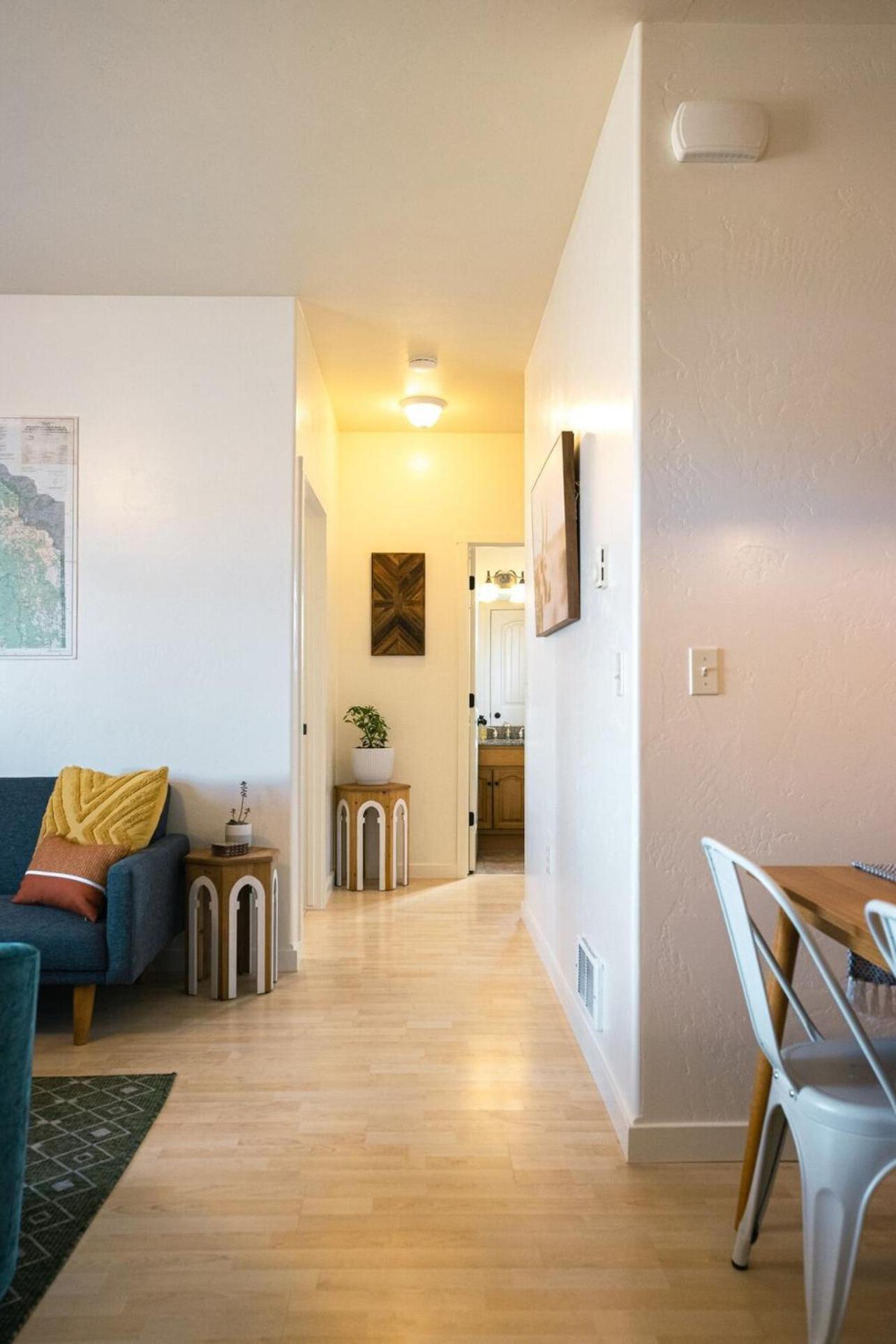 Peaceful Townhome Enclosed Garage Fast Wifi Kalispell