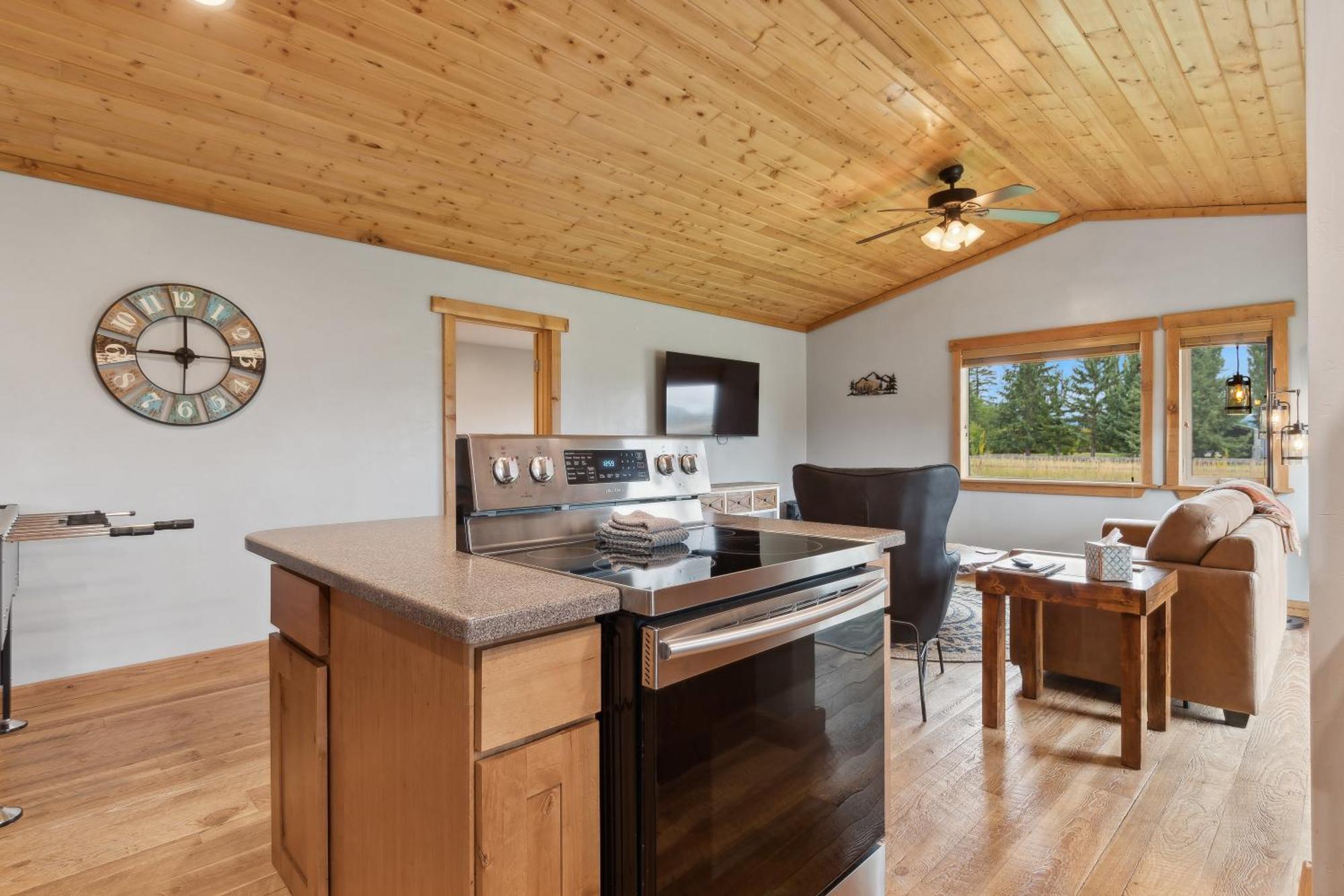 Explorer's Basecamp * Kalispell