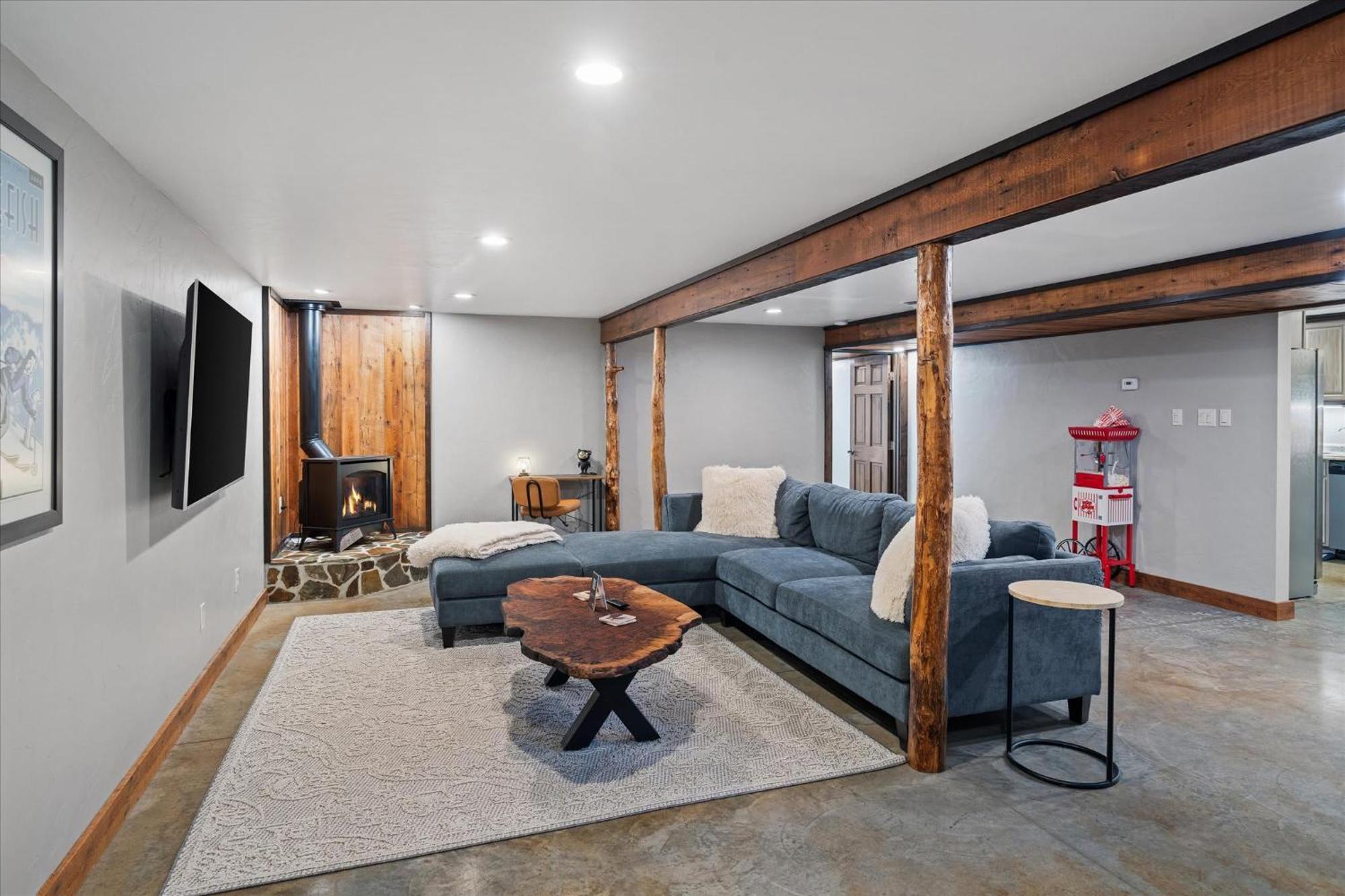 River's Edge Riverfront With Hot Tub Sauna & Game Holiday home *