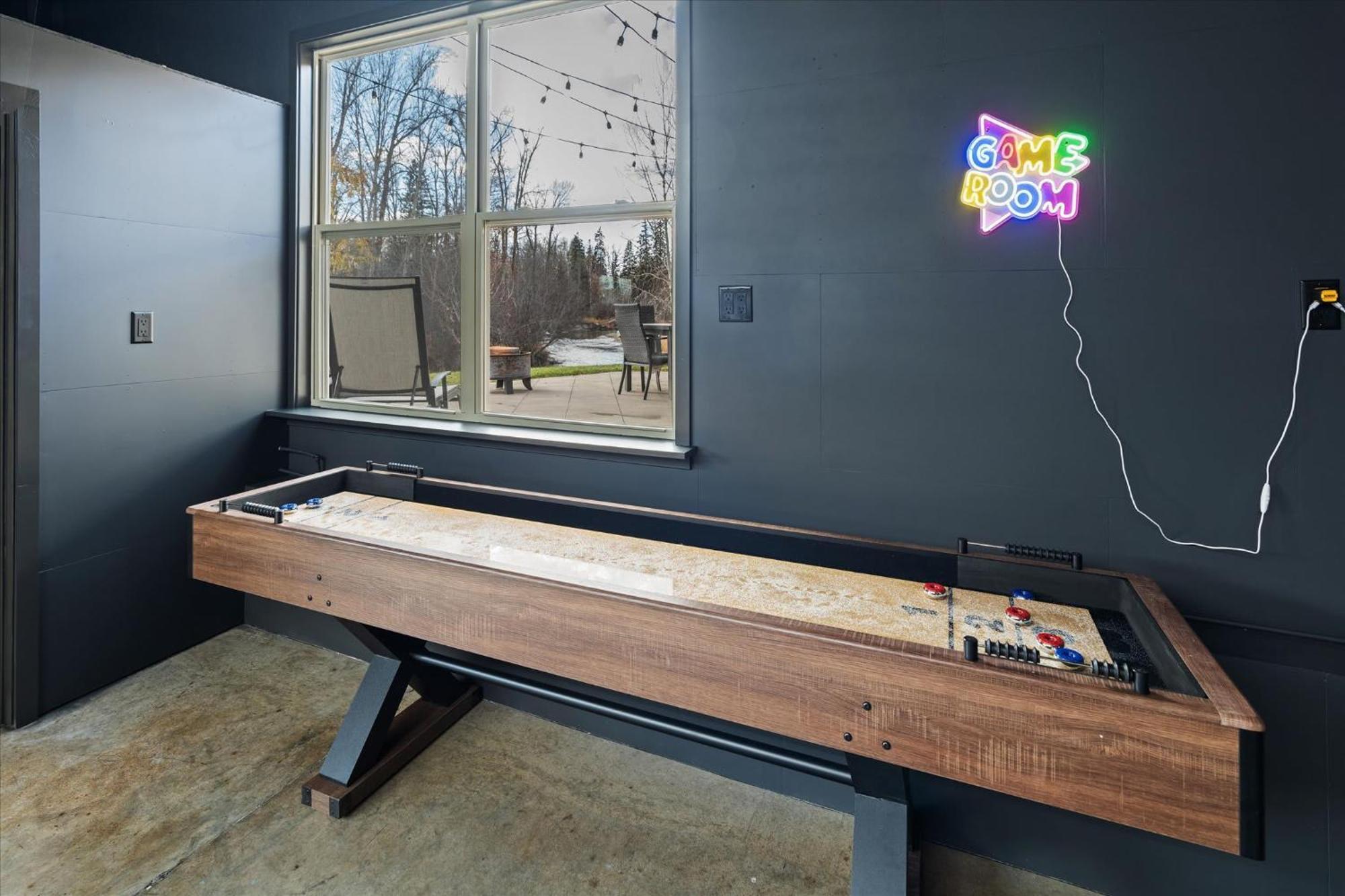 River's Edge Riverfront With Hot Tub Sauna & Game Holiday home