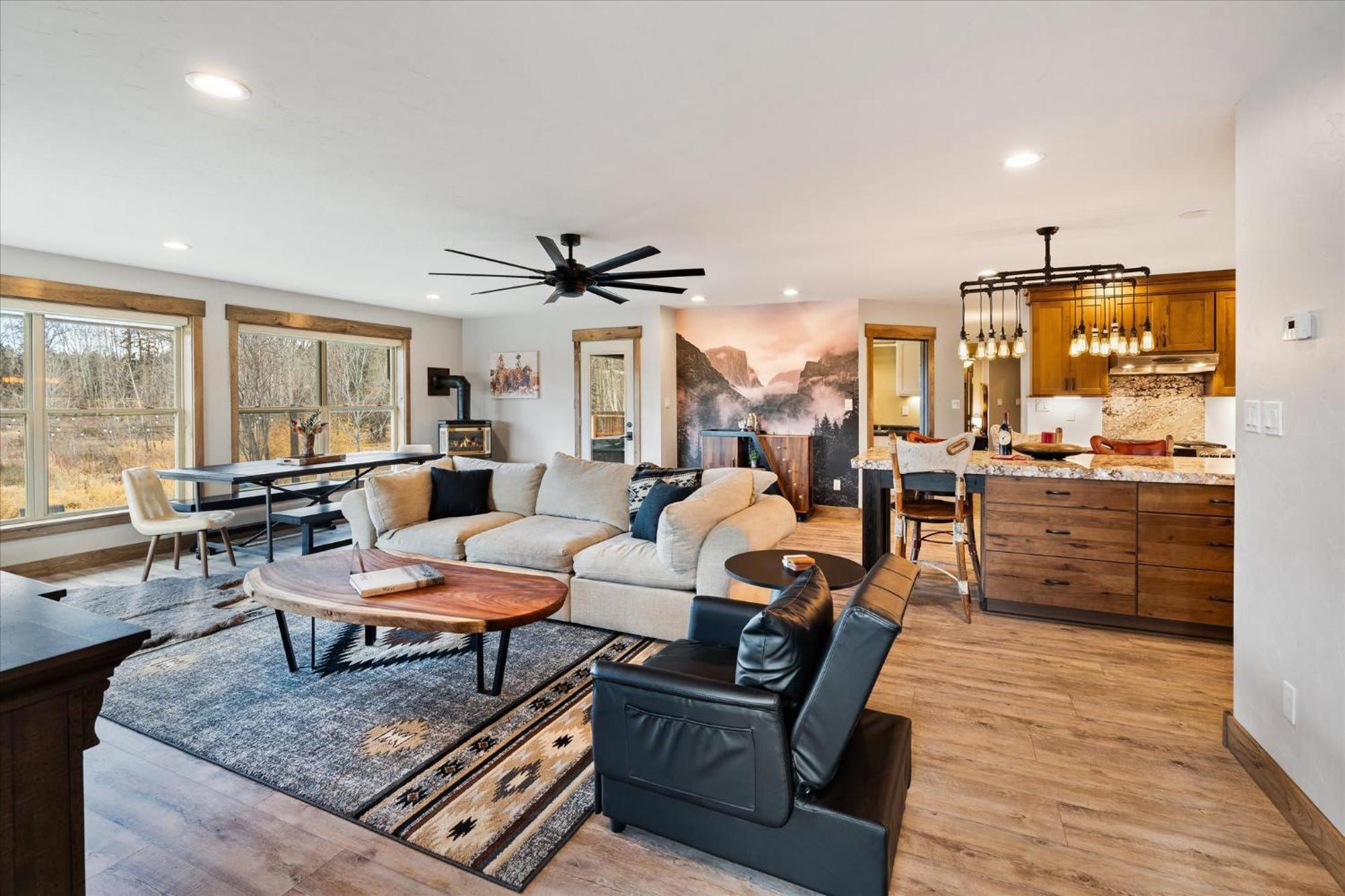Holiday home River's Edge Riverfront With Hot Tub Sauna & Game Kalispell