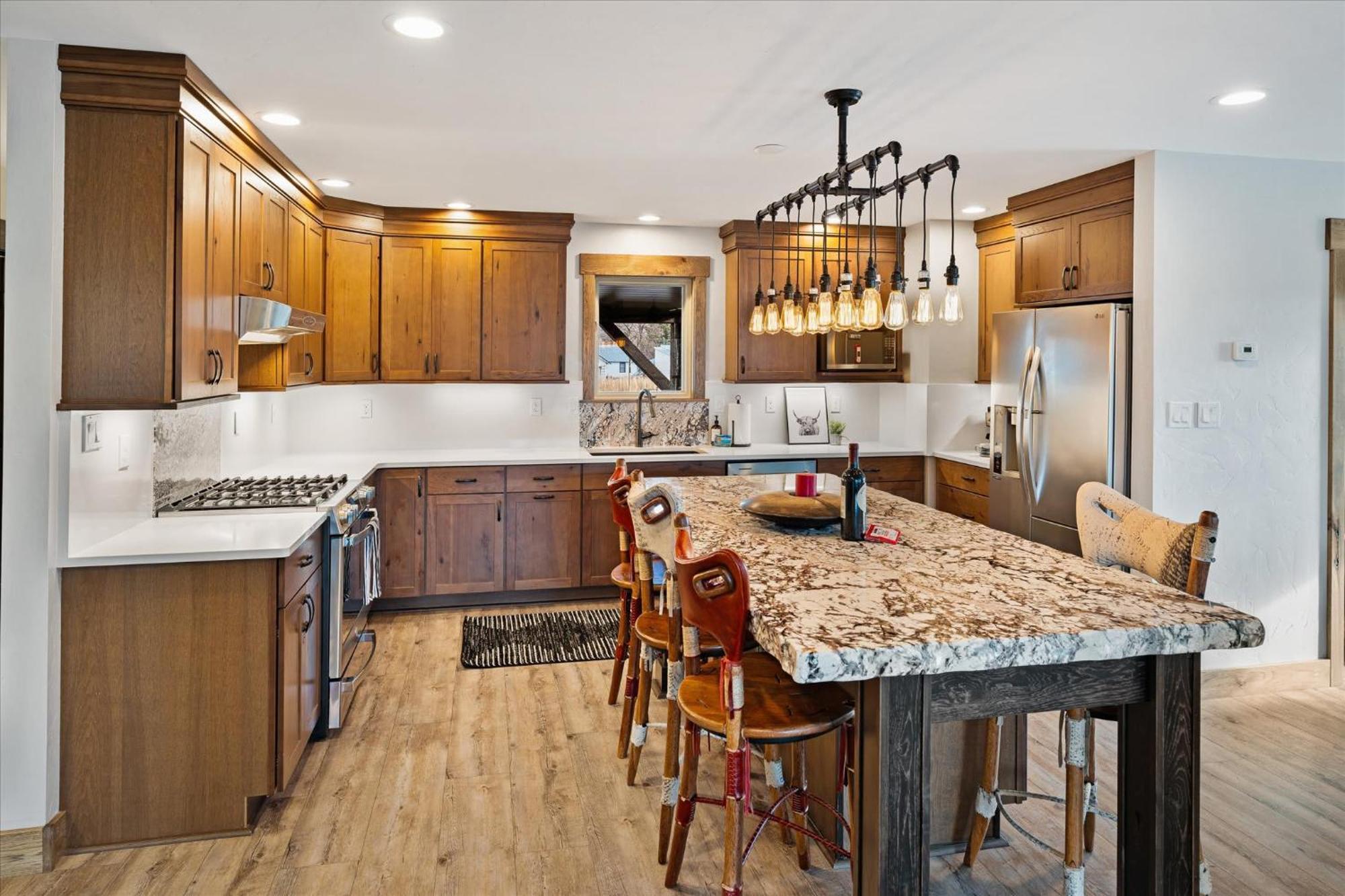 River's Edge Riverfront With Hot Tub Sauna & Game Kalispell