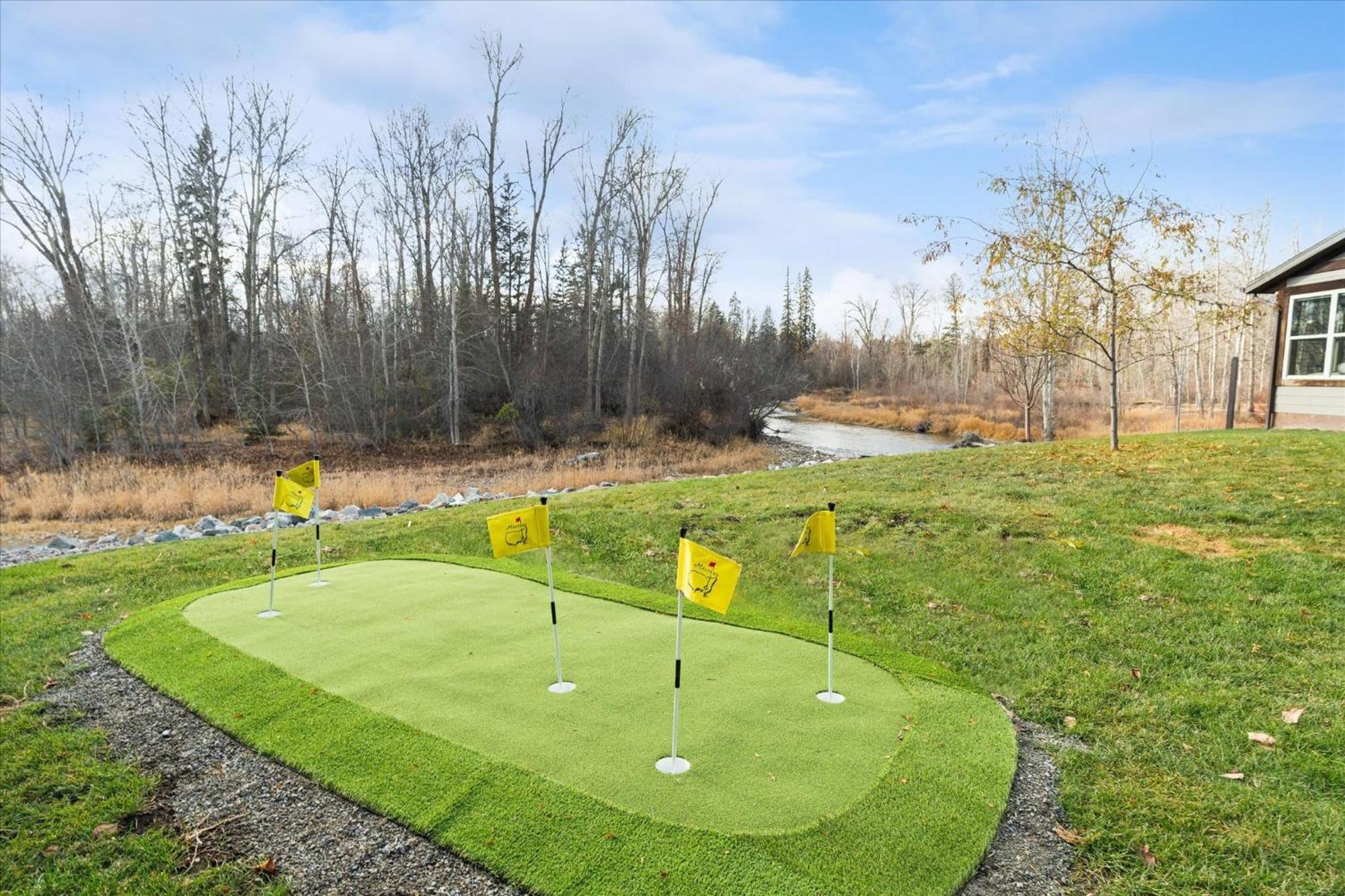 Holiday home River's Edge Riverfront With Hot Tub Sauna & Game Kalispell