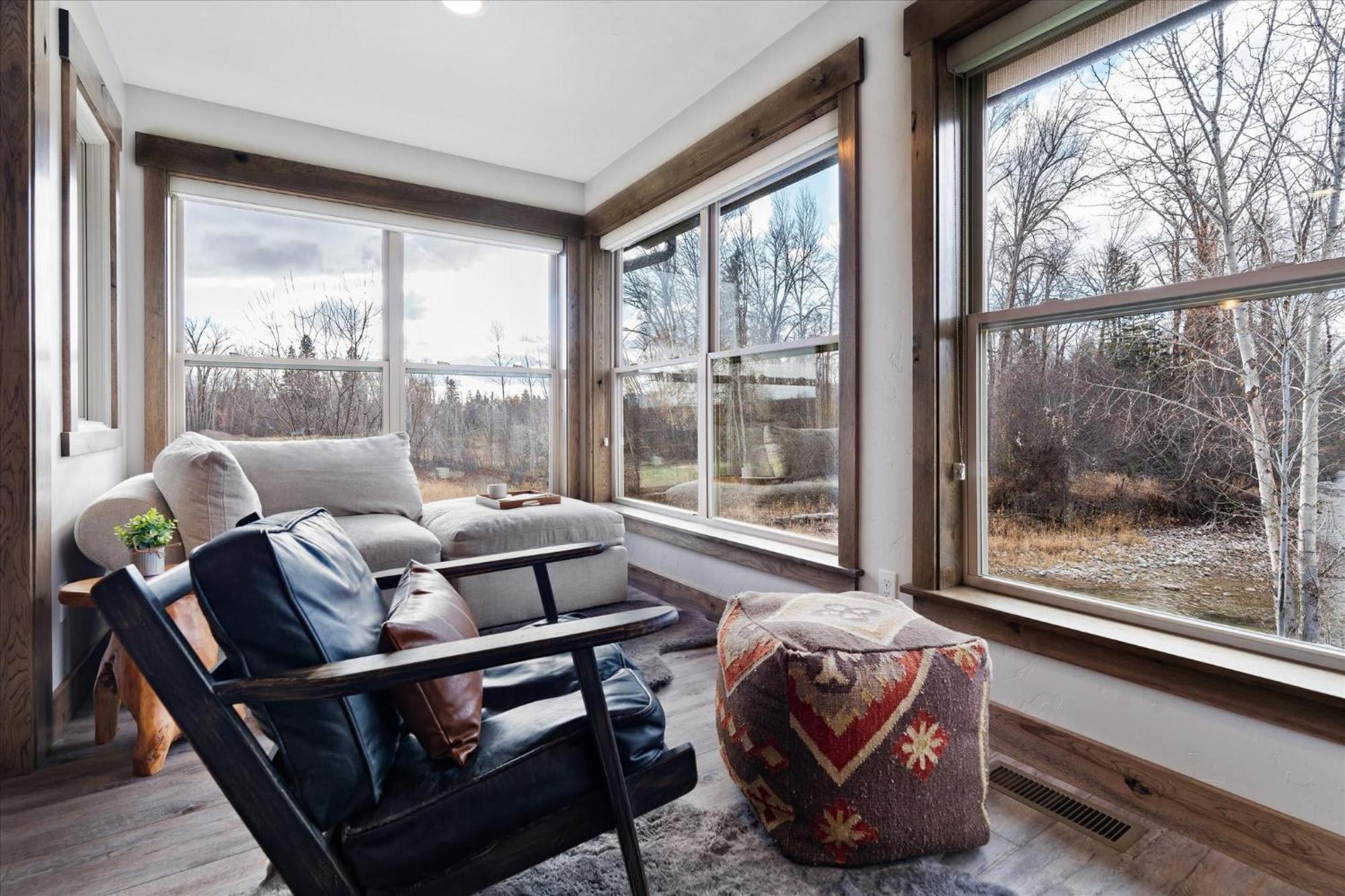 River's Edge Riverfront With Hot Tub Sauna & Game * Kalispell
