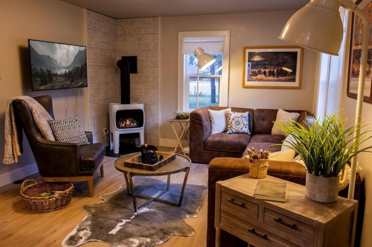 Modern Farmhouse- Conveniently Located In Kalispel *