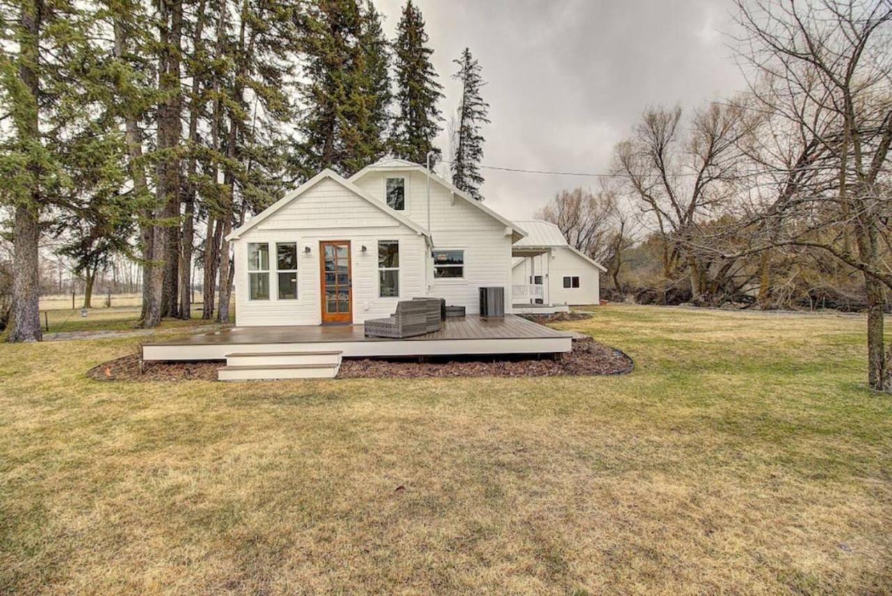 Modern Farmhouse- Conveniently Located In Kalispel