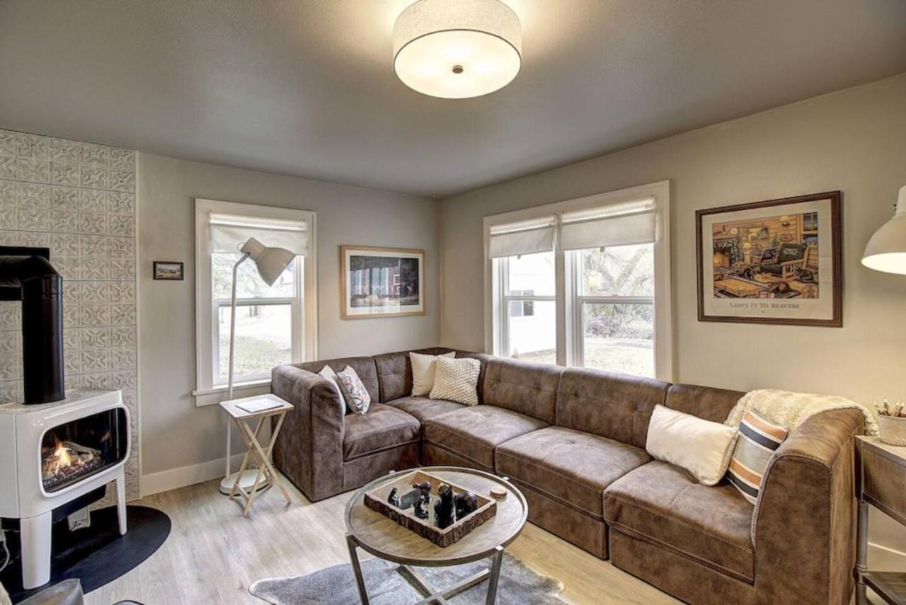 Modern Farmhouse- Conveniently Located In Kalispel Kalispell