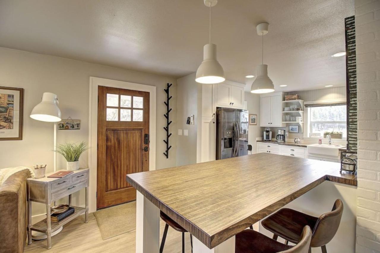 Modern Farmhouse- Conveniently Located In Kalispel Kalispell