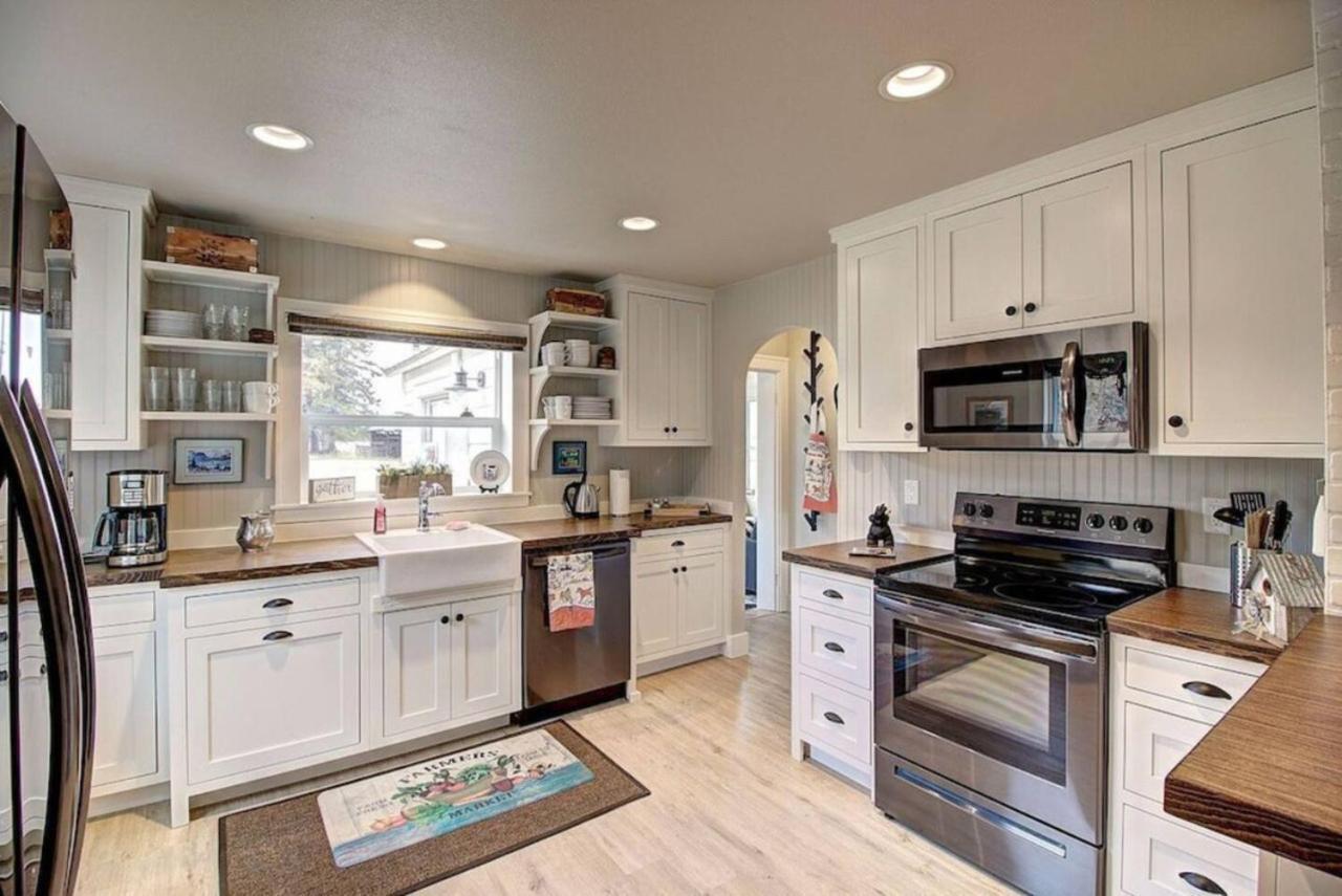 Modern Farmhouse- Conveniently Located In Kalispel * Kalispell