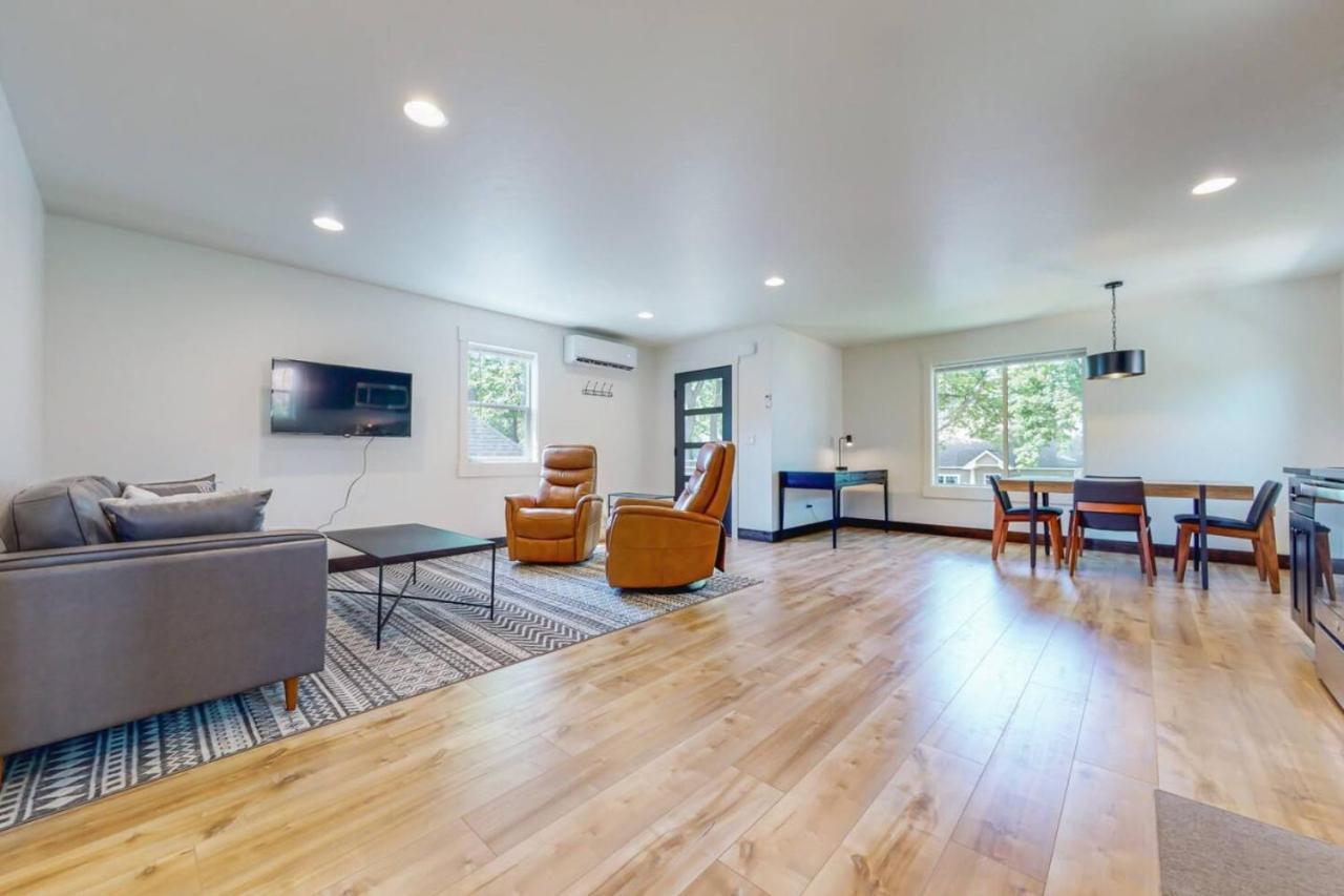 The Flats On First- Unit B Holiday home