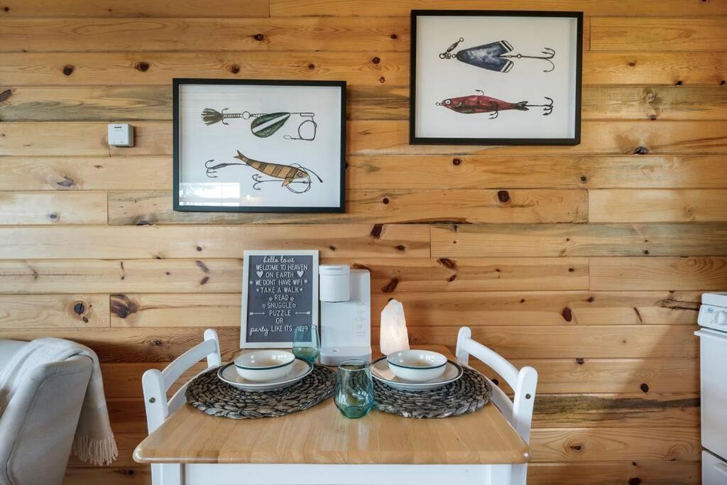Quiet, Relaxing Cabin, Views Galore, Pet Friendly Holiday home *