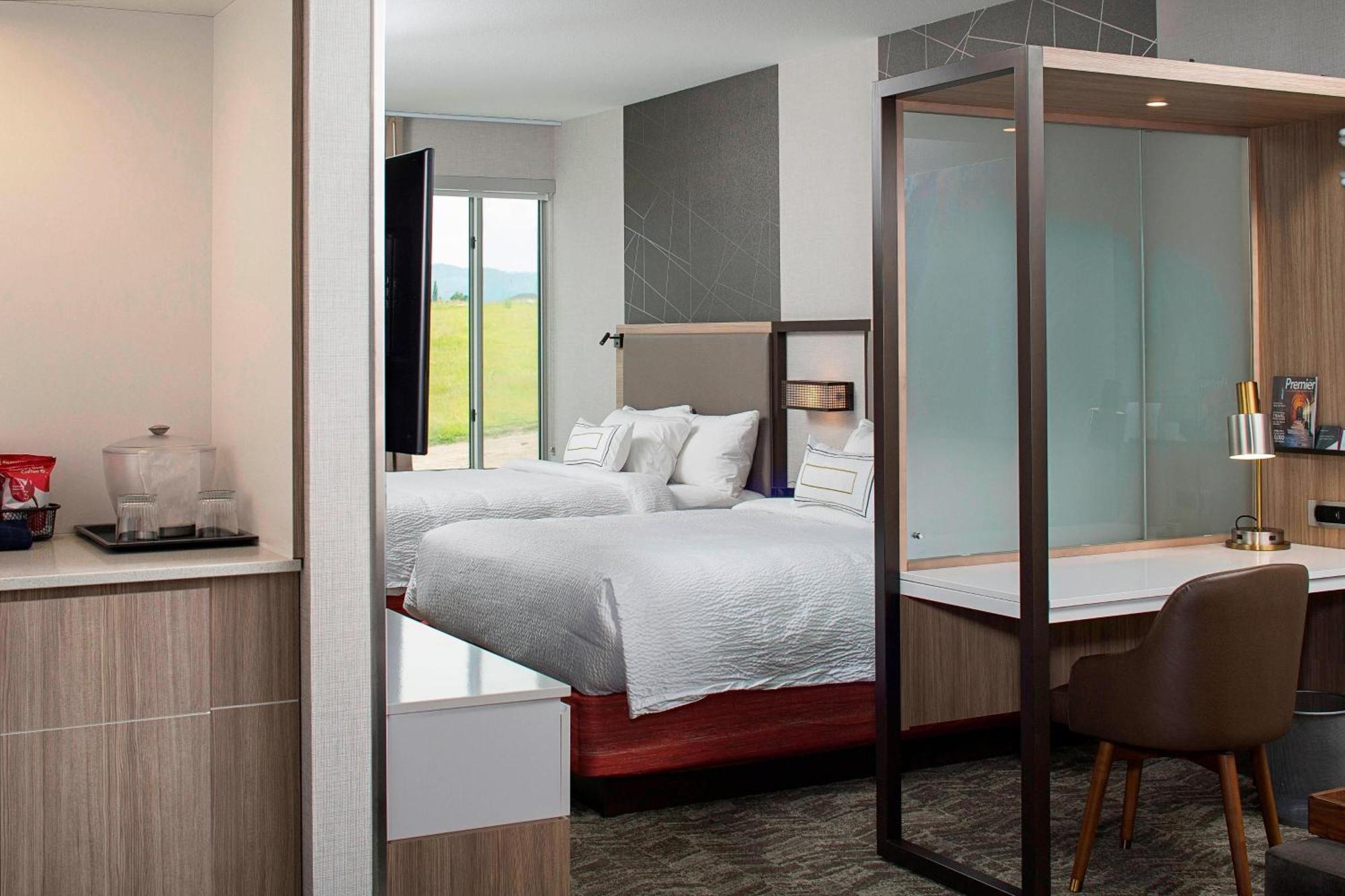 Hotel Springhill By Marriott 3*