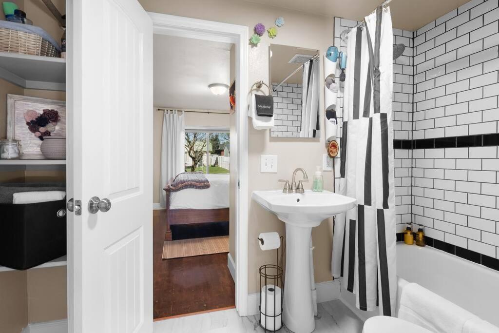 Holiday home Charming And Cozy Private Walking Distance To Downtown *