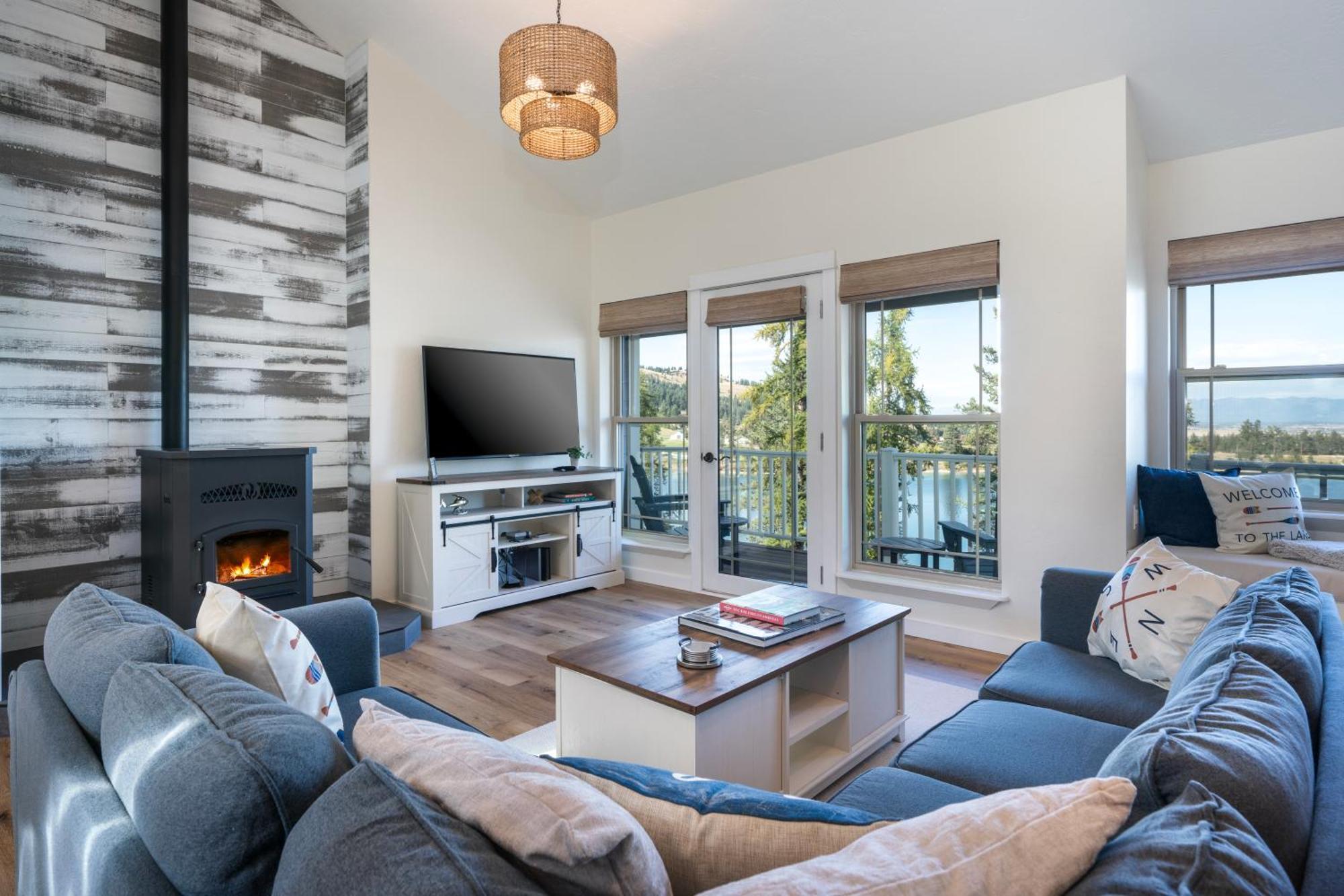 Foys House Offers Perfect Lakeside Vacation! Holiday home *